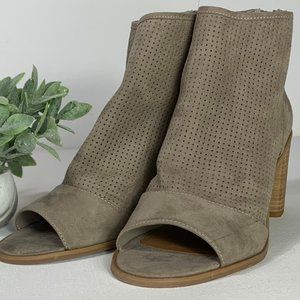 Abound NEW faux suede heeled peep-toed bo…